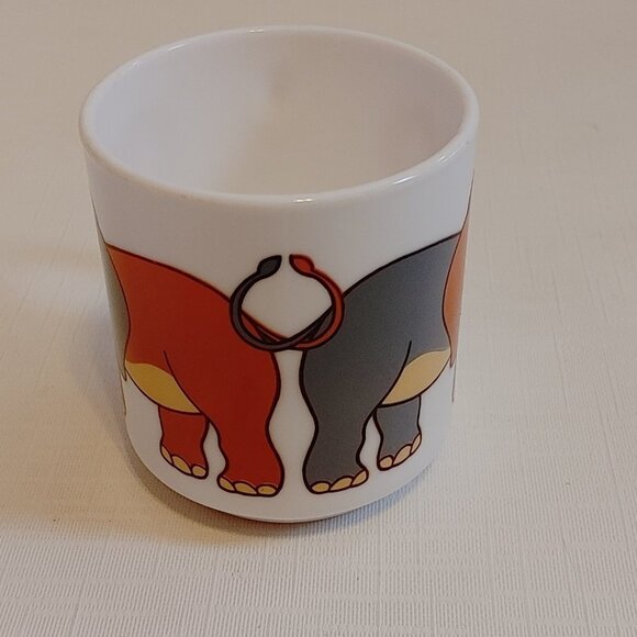 Vintage Arcopal France Milk Glass Mug CUTE Elephants Linking Tails - Picture 2 of 5